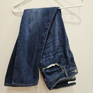 Levis dark was jeans midrise size 30x28 size 10